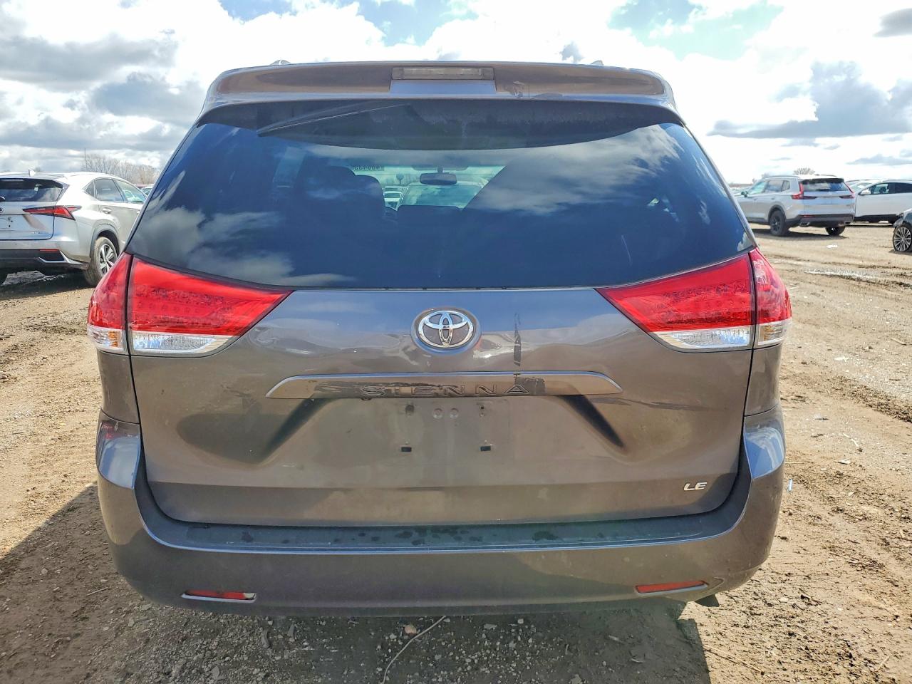 2013 TOYOTA SIENNA LE 8-PASSENGER photo 11
