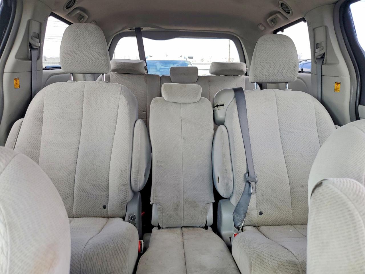 2013 TOYOTA SIENNA LE 8-PASSENGER photo 19