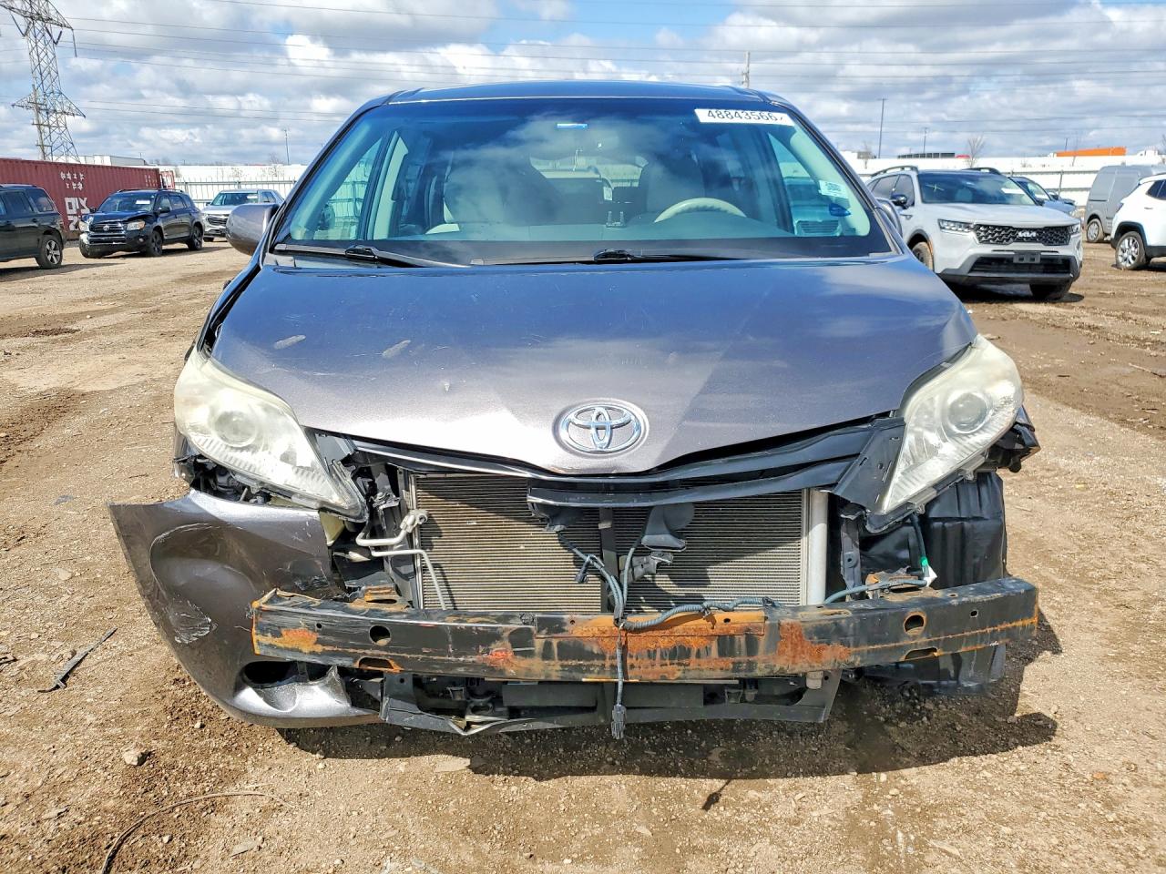 2013 TOYOTA SIENNA LE 8-PASSENGER photo 9