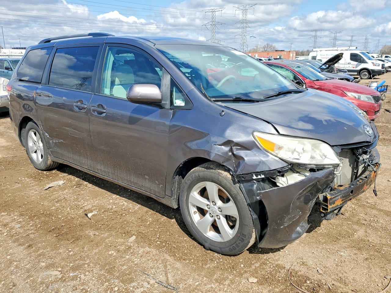 2013 TOYOTA SIENNA LE 8-PASSENGER photo 7