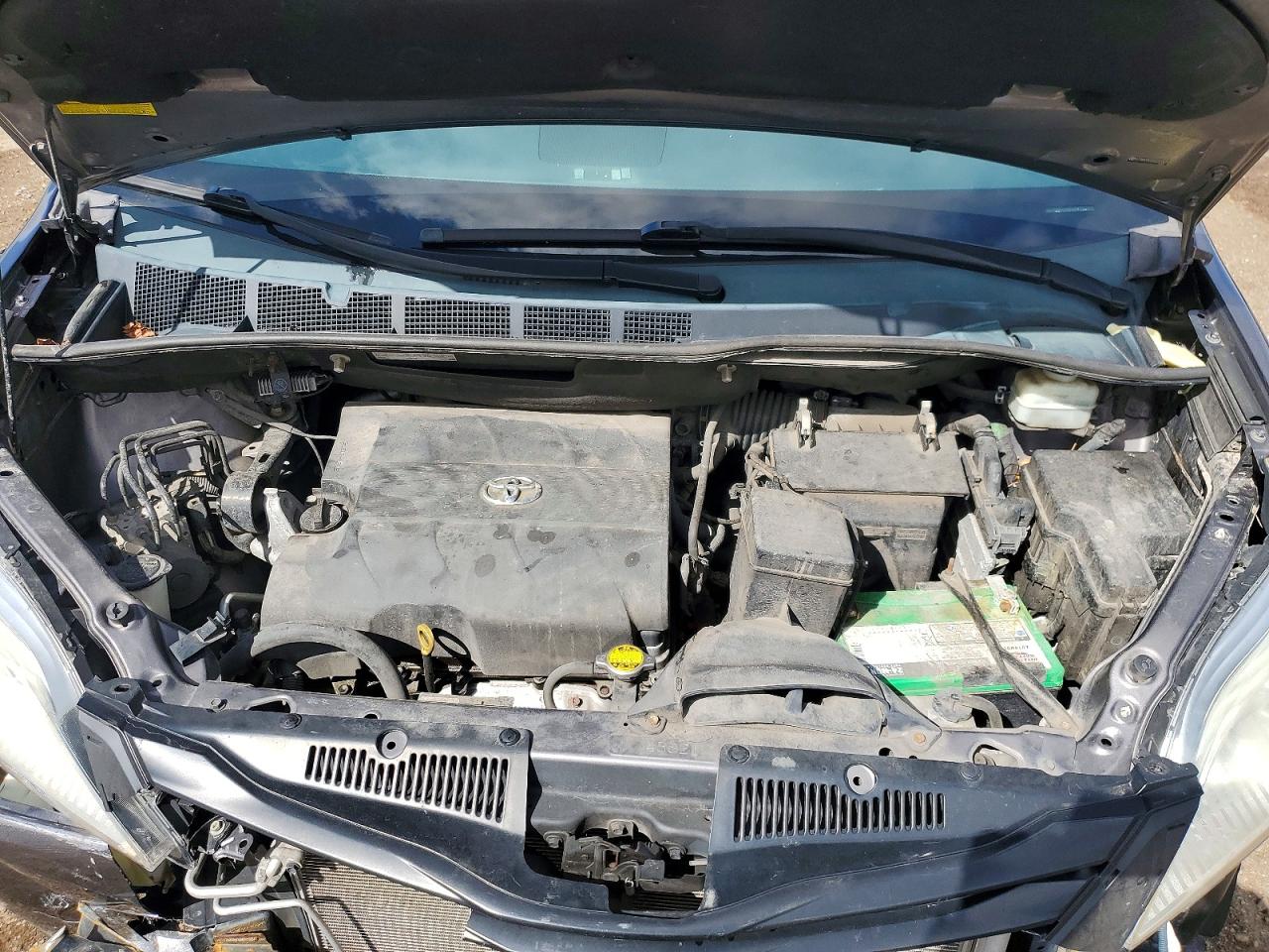 2013 TOYOTA SIENNA LE 8-PASSENGER photo 23
