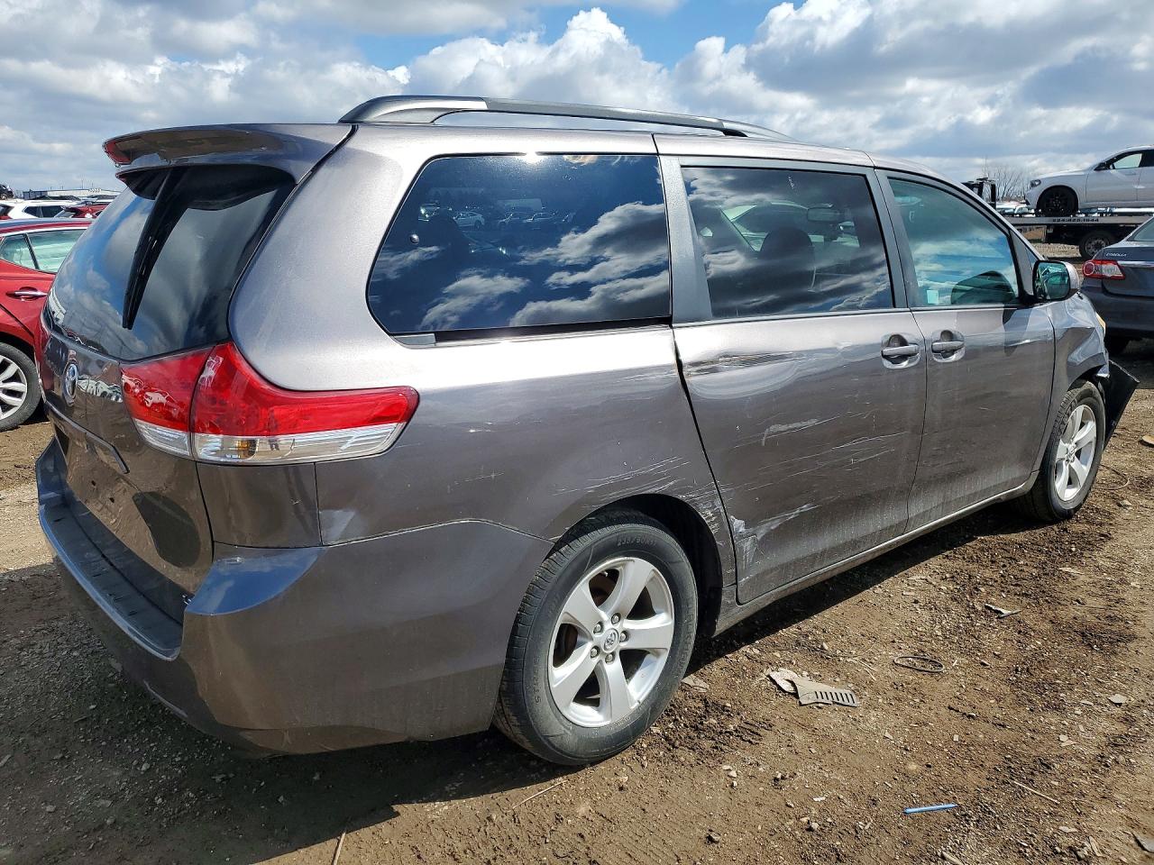 2013 TOYOTA SIENNA LE 8-PASSENGER photo 5