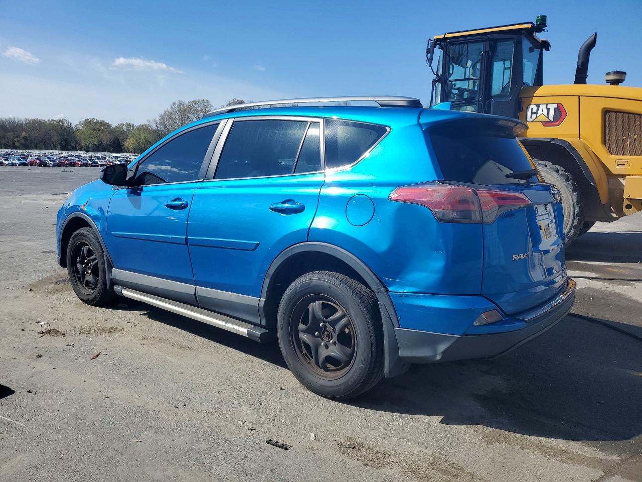 2017 TOYOTA RAV4 LE photo 2