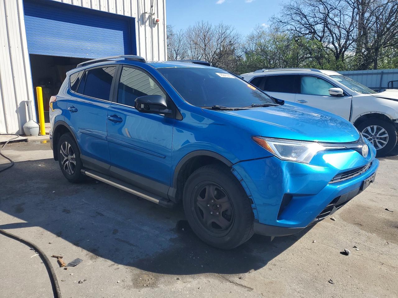 2017 TOYOTA RAV4 LE photo 4