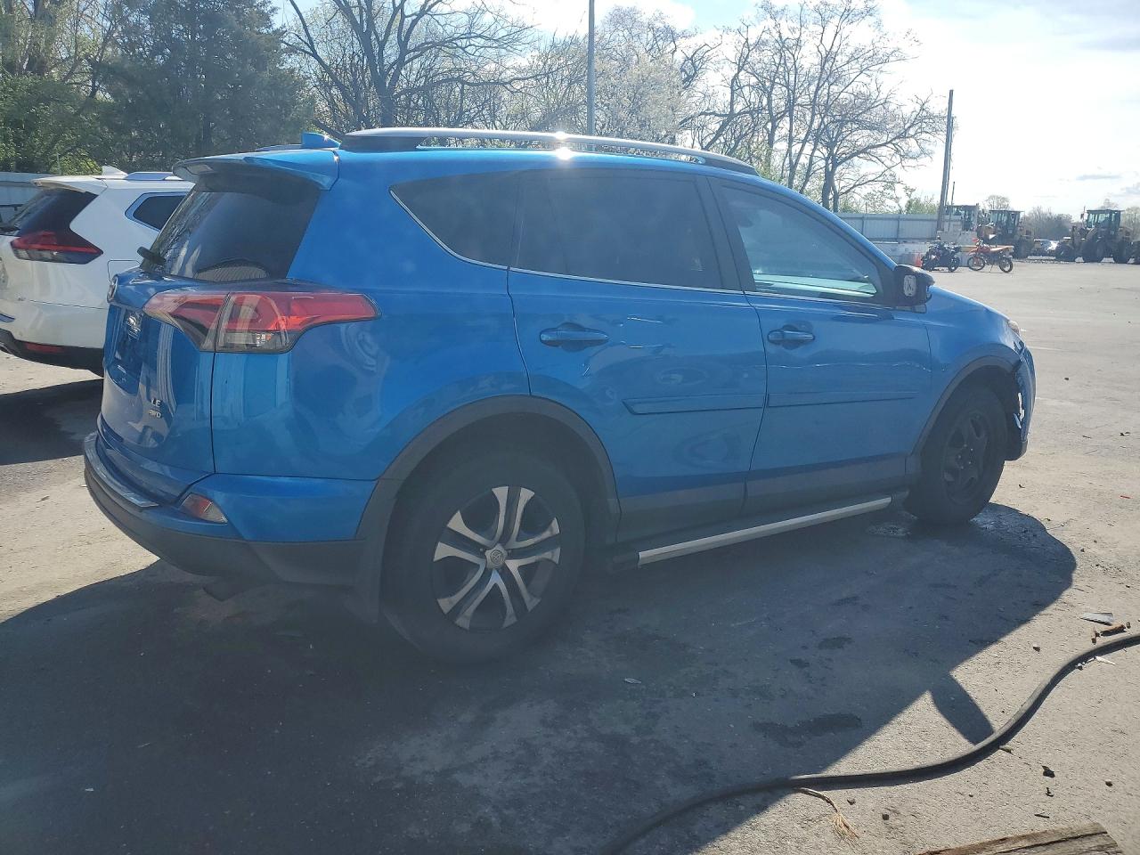 2017 TOYOTA RAV4 LE photo 3