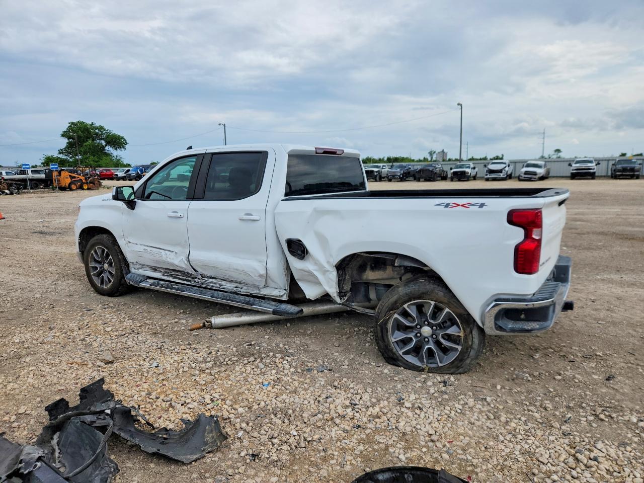 2023 CHEVROLET SILVERADO K1500 LT photo 4