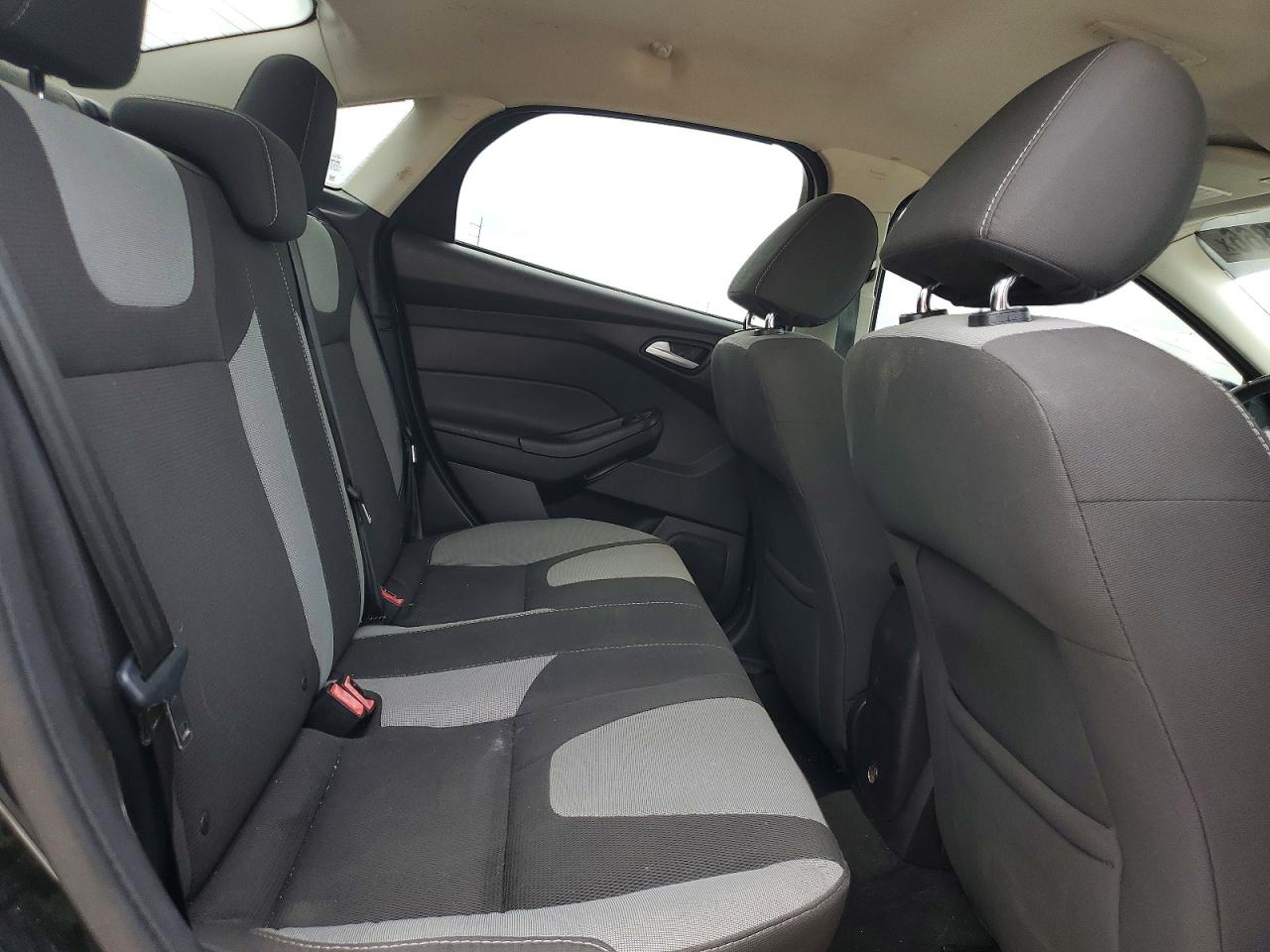 2014 FORD FOCUS SE photo 19