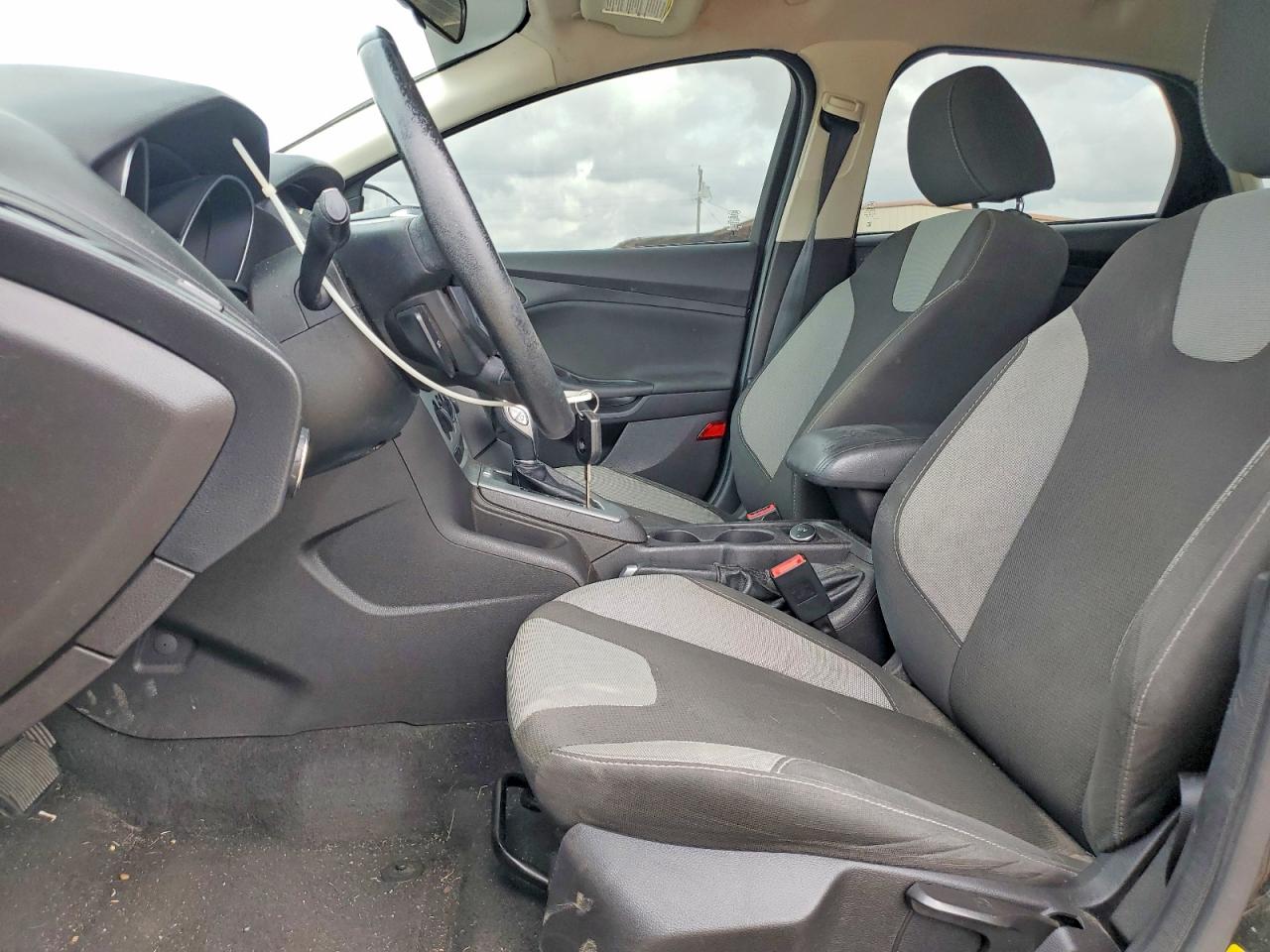 2014 FORD FOCUS SE photo 13