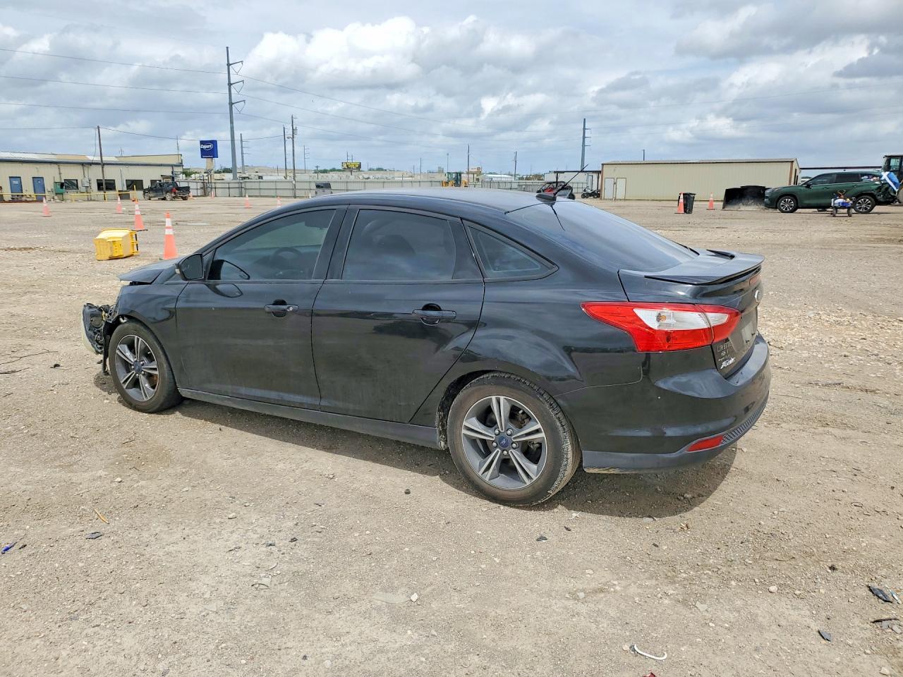 2014 FORD FOCUS SE photo 3