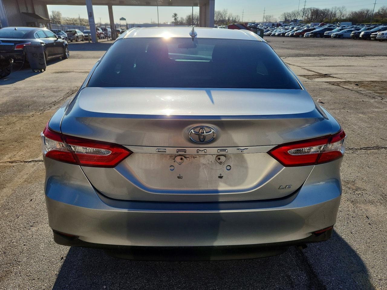 2019 TOYOTA CAMRY LE photo 16