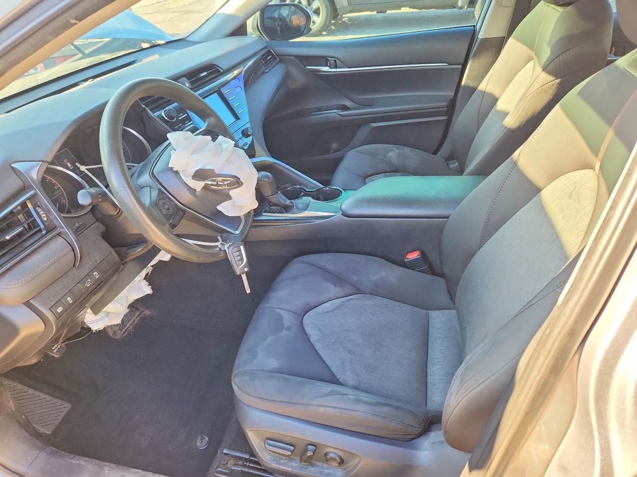 2019 TOYOTA CAMRY LE photo 19