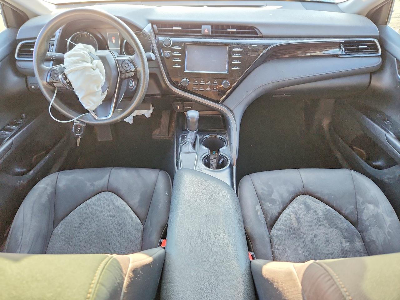 2019 TOYOTA CAMRY LE photo 22