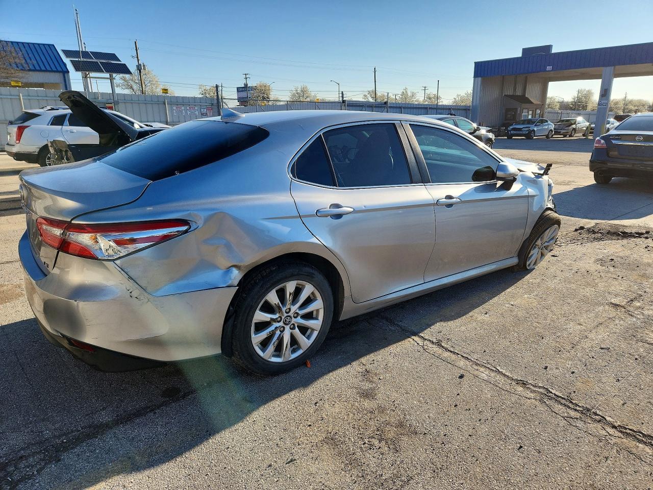 2019 TOYOTA CAMRY LE photo 7