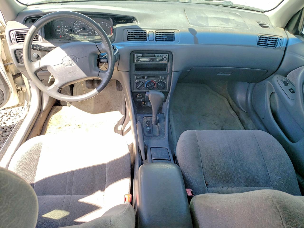 1997 TOYOTA CAMRY LE photo 22