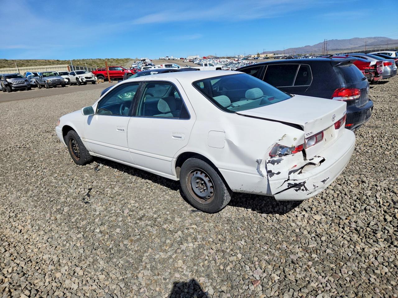 1997 TOYOTA CAMRY LE photo 4