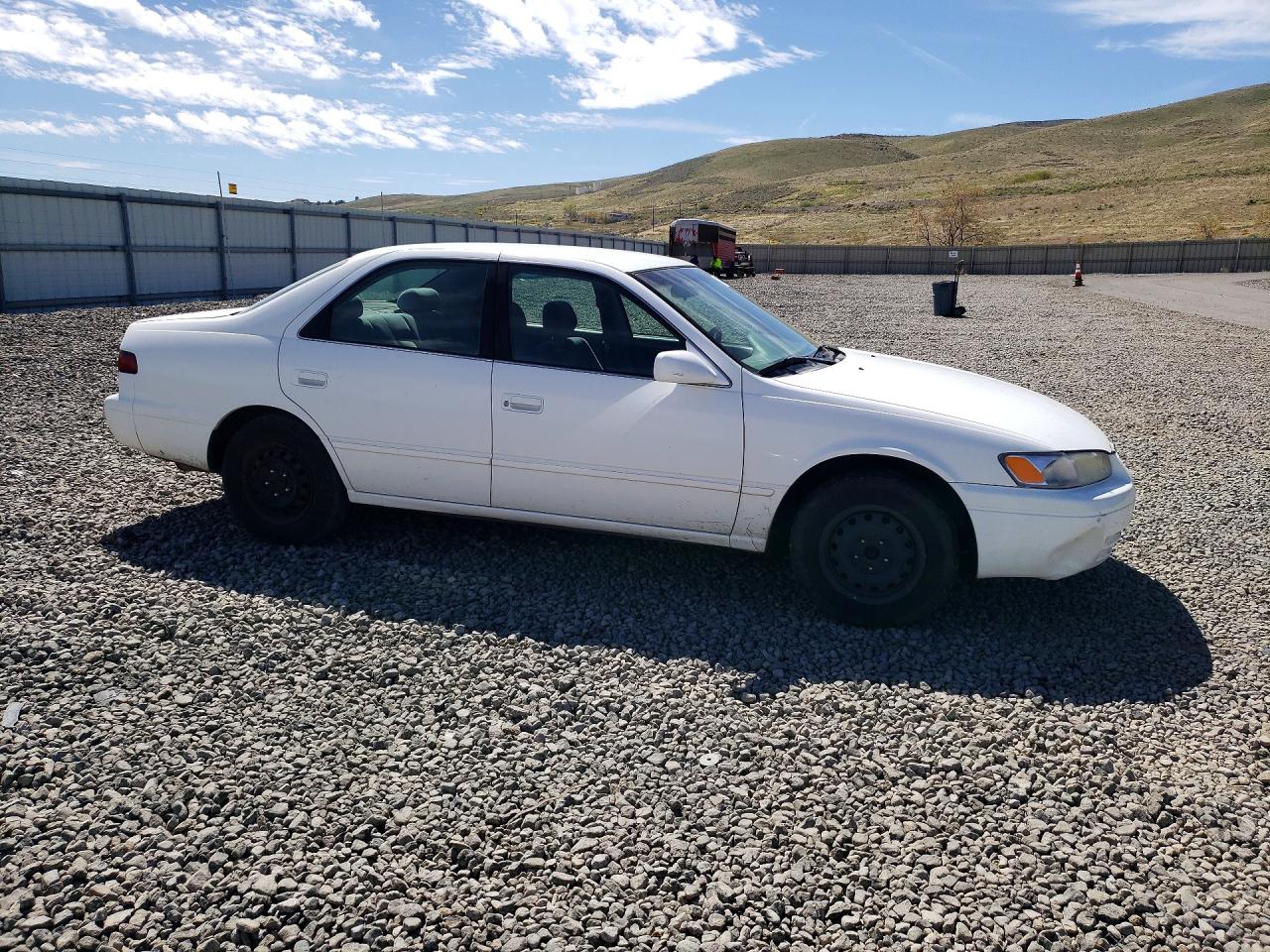 1997 TOYOTA CAMRY LE photo 10