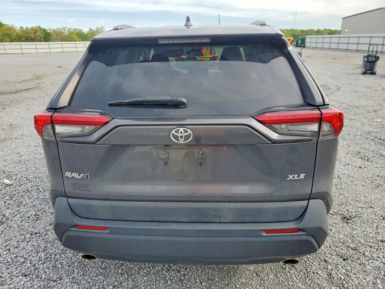 2019 TOYOTA RAV4 XLE photo 11