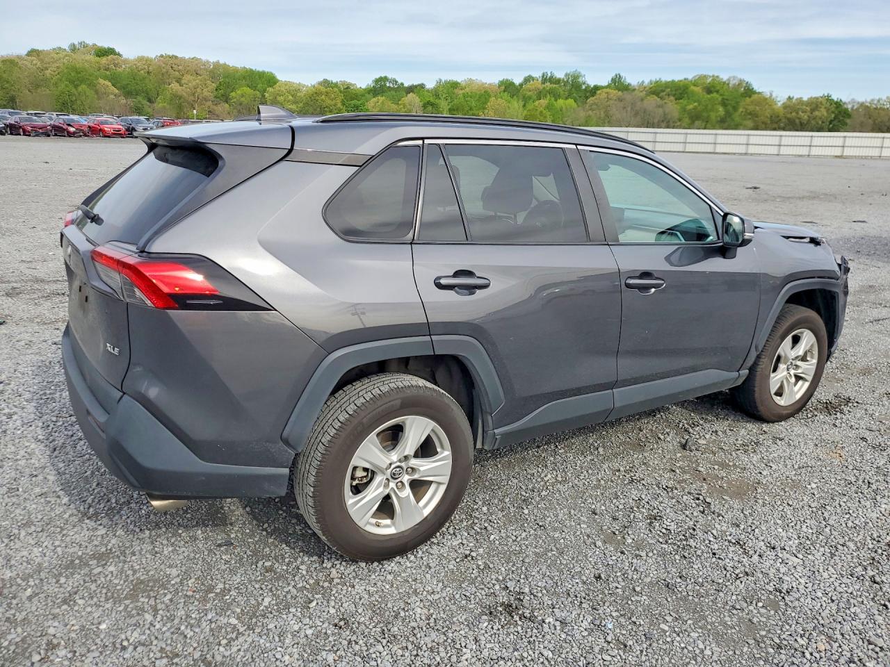 2019 TOYOTA RAV4 XLE photo 5