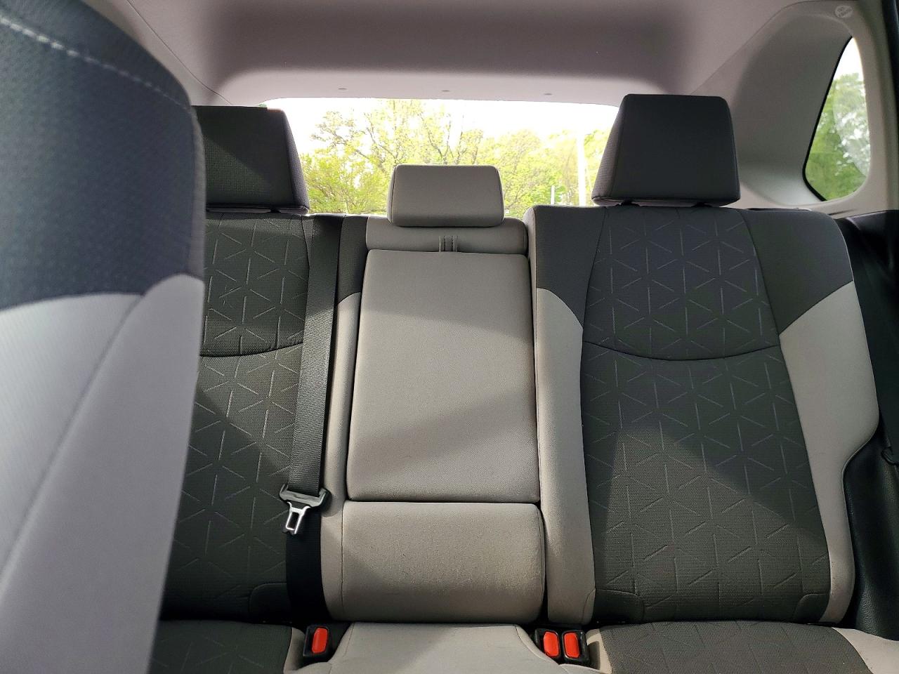 2019 TOYOTA RAV4 XLE photo 19