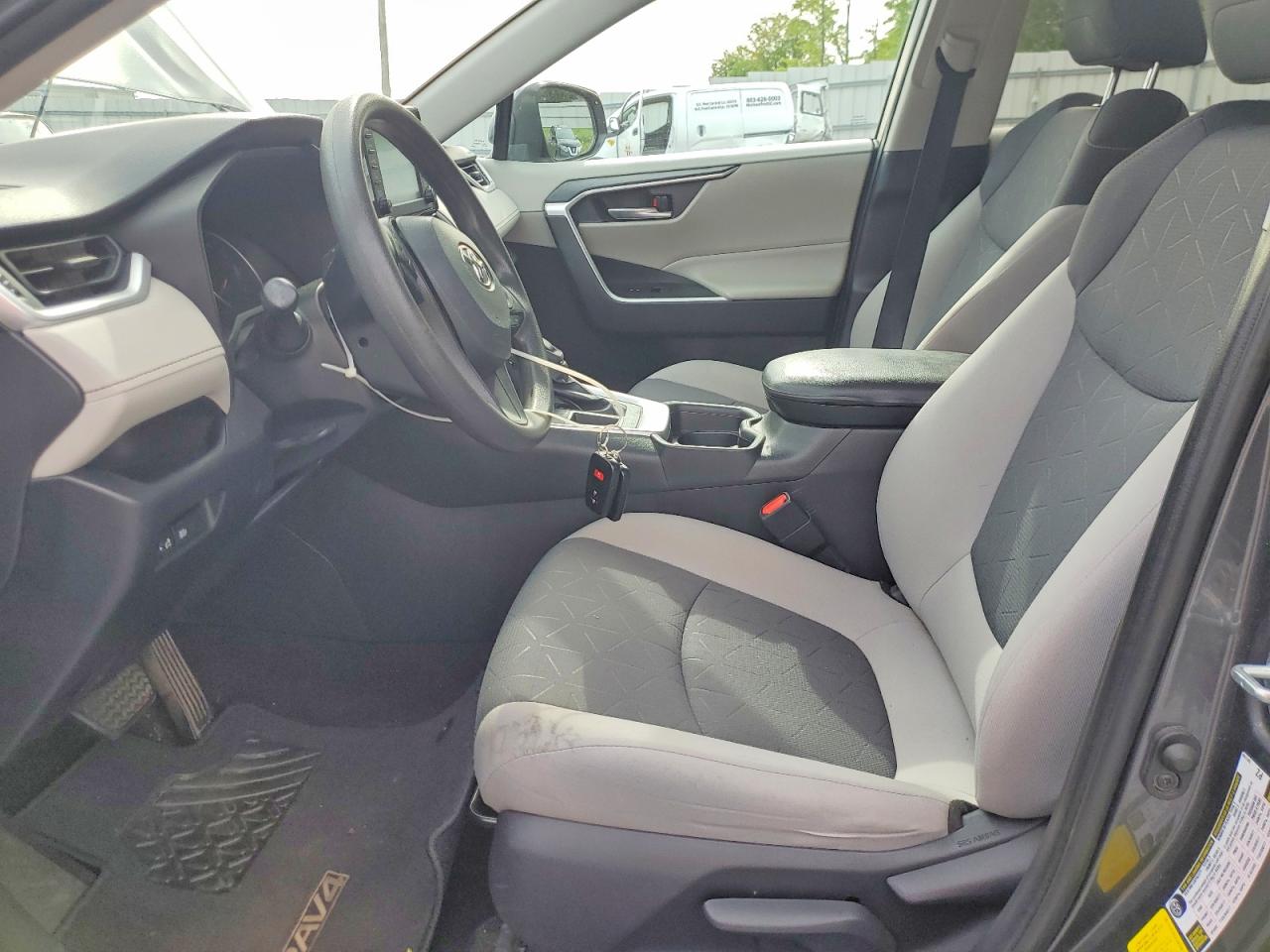 2019 TOYOTA RAV4 XLE photo 13