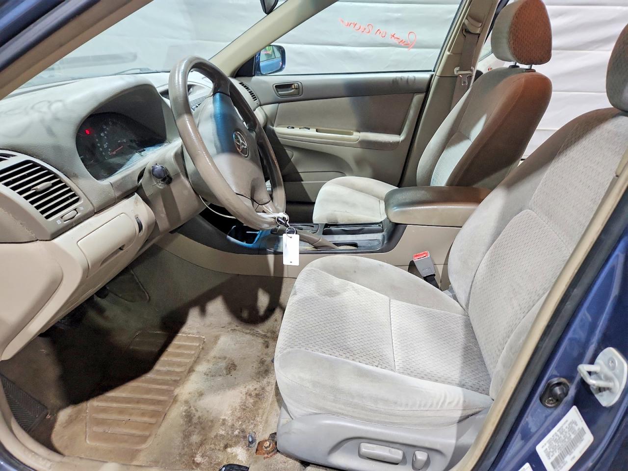 2002 TOYOTA CAMRY LE photo 13