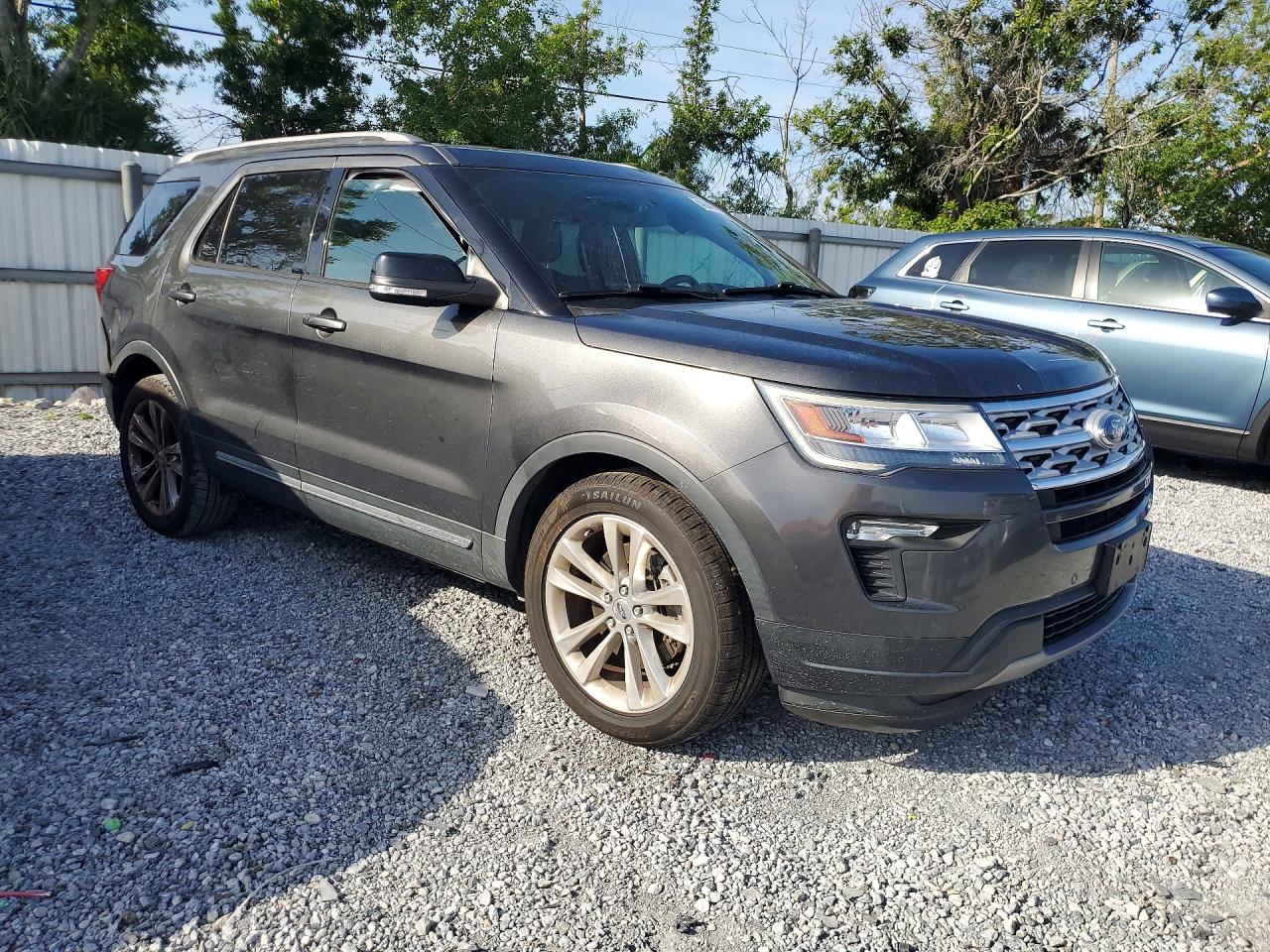 2018 FORD EXPLORER XLT photo 4