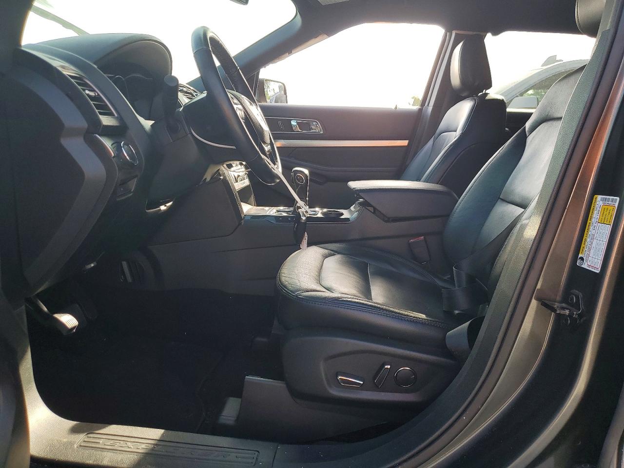 2018 FORD EXPLORER XLT photo 7