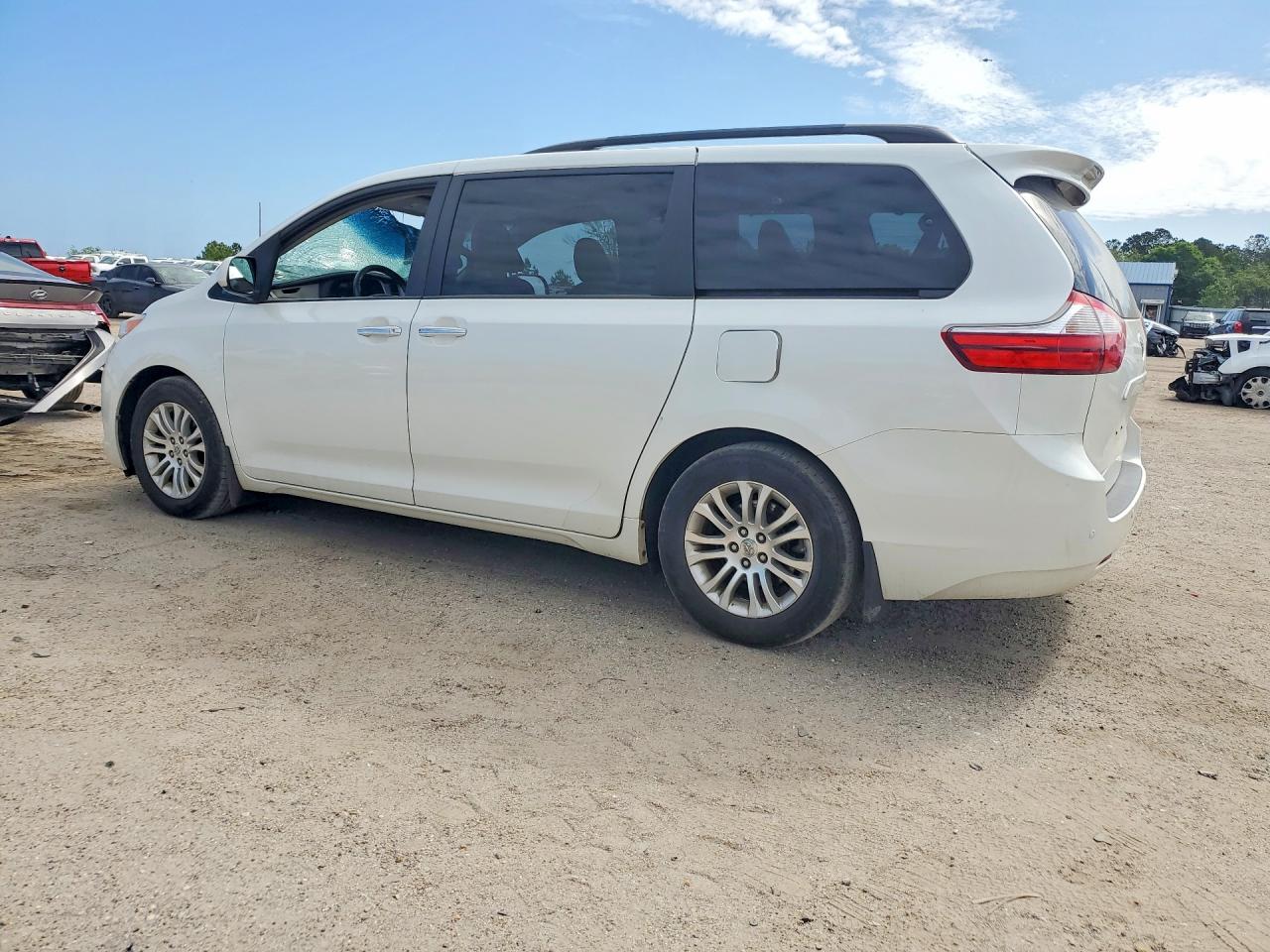 2016 TOYOTA SIENNA XLE 8-PASSENGER photo 3