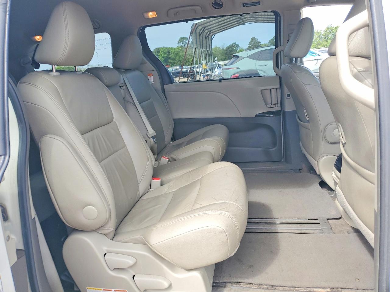 2016 TOYOTA SIENNA XLE 8-PASSENGER photo 21