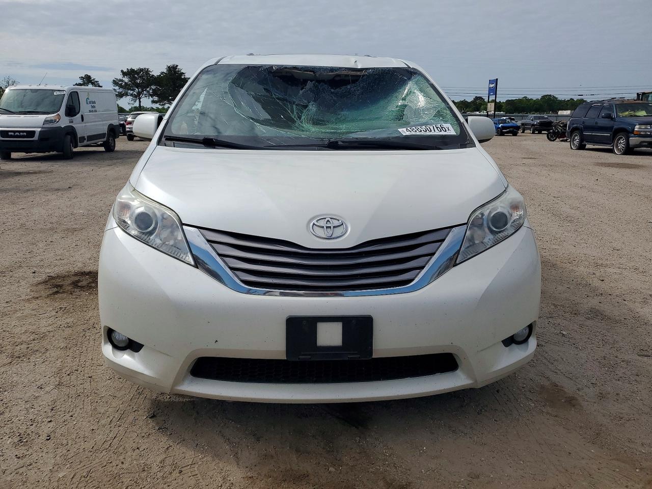 2016 TOYOTA SIENNA XLE 8-PASSENGER photo 9