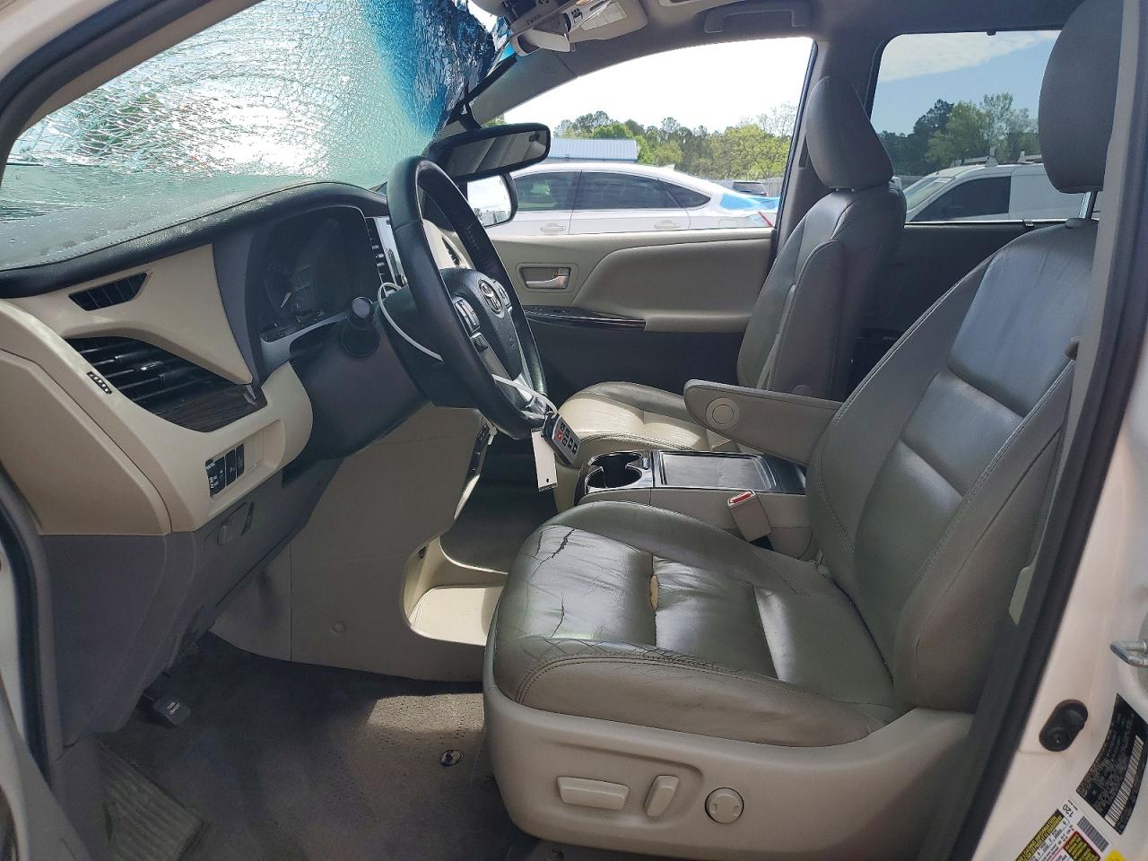 2016 TOYOTA SIENNA XLE 8-PASSENGER photo 13