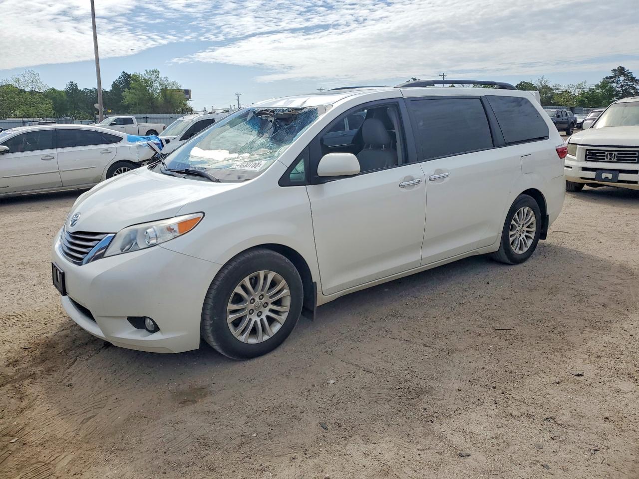2016 TOYOTA SIENNA