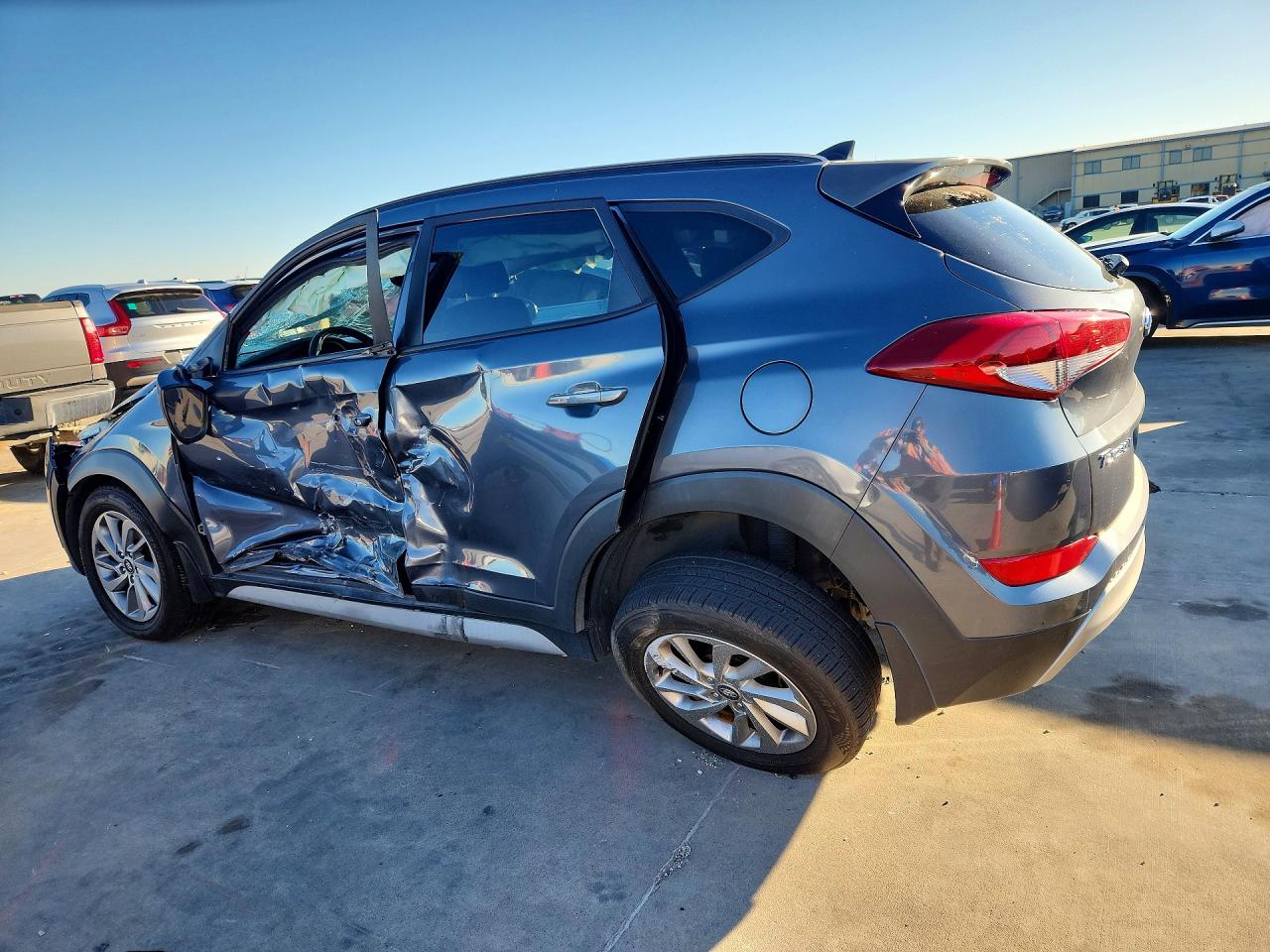 2018 HYUNDAI TUCSON VALUE photo 2