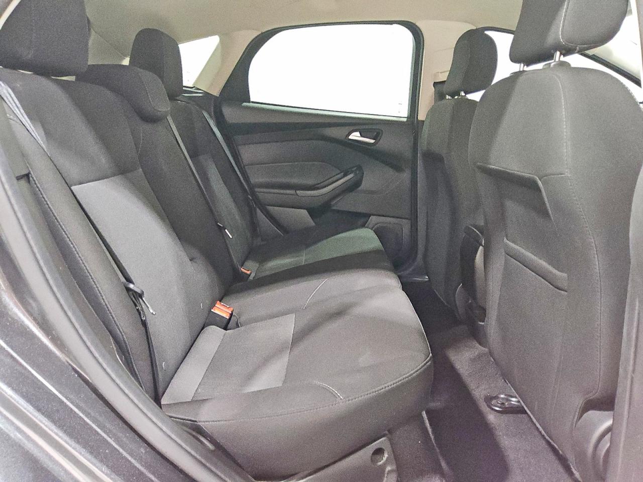 2018 FORD FOCUS SE photo 10