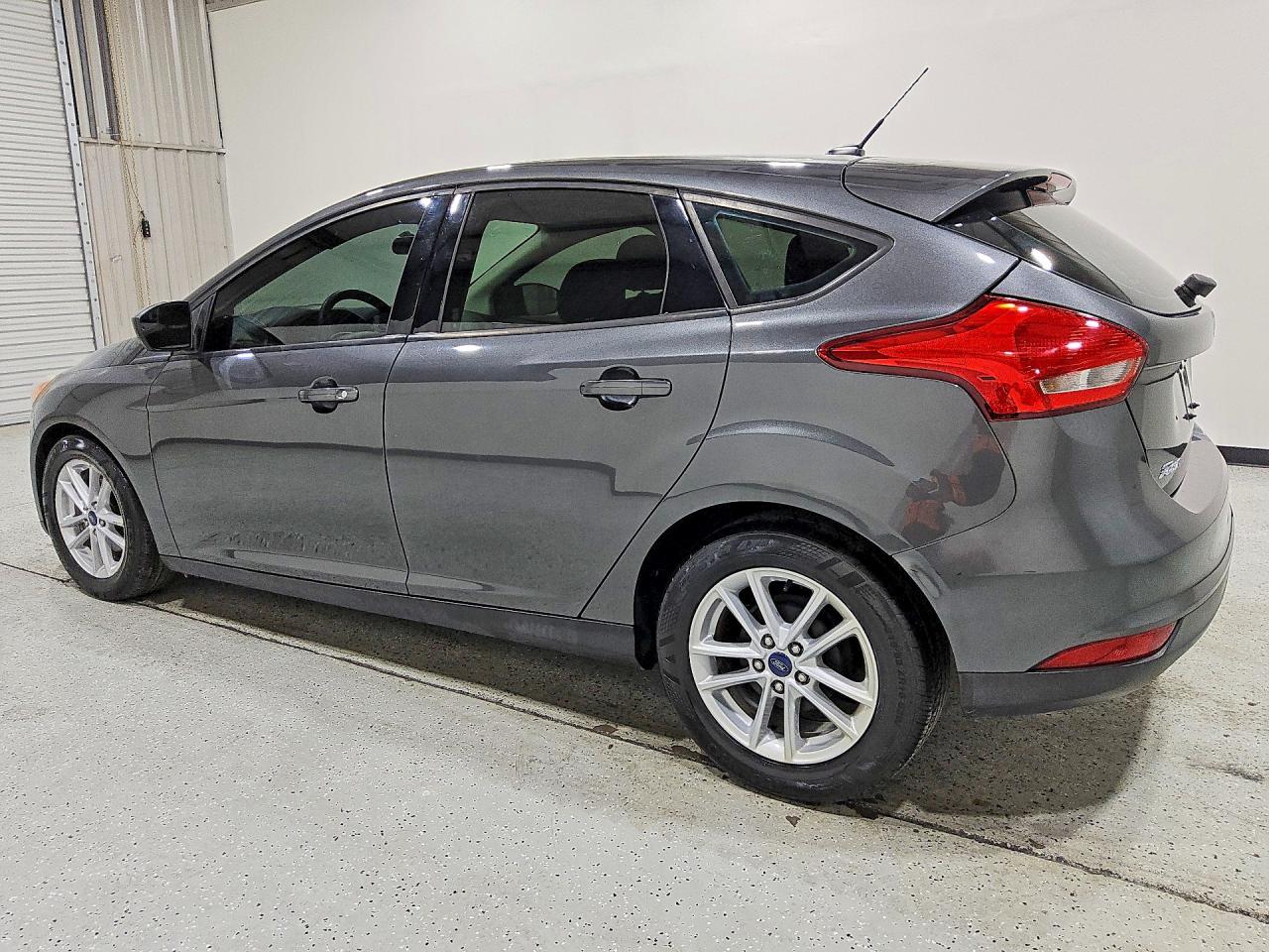 2018 FORD FOCUS SE photo 2