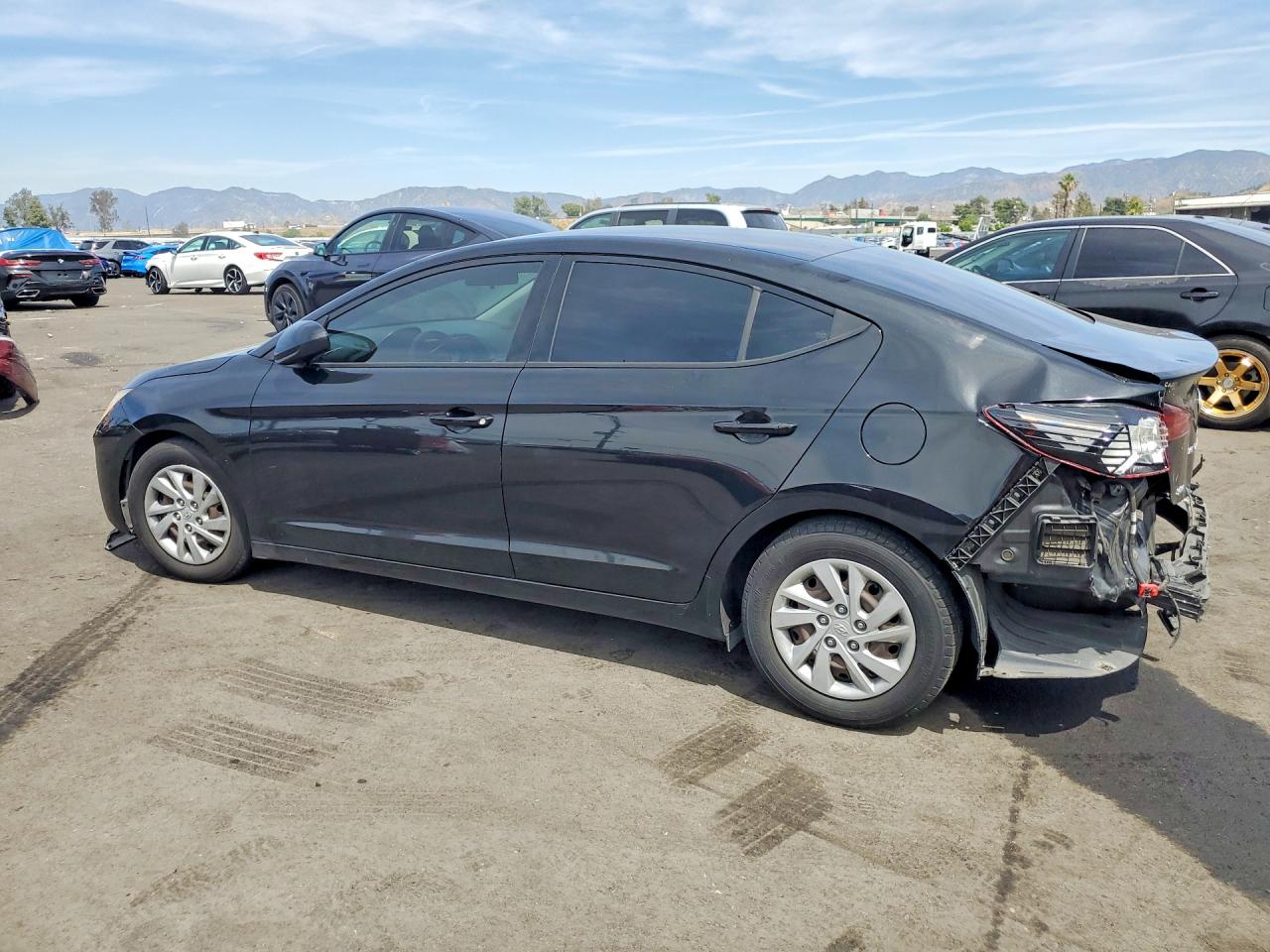 2019 HYUNDAI ELANTRA SE photo 3