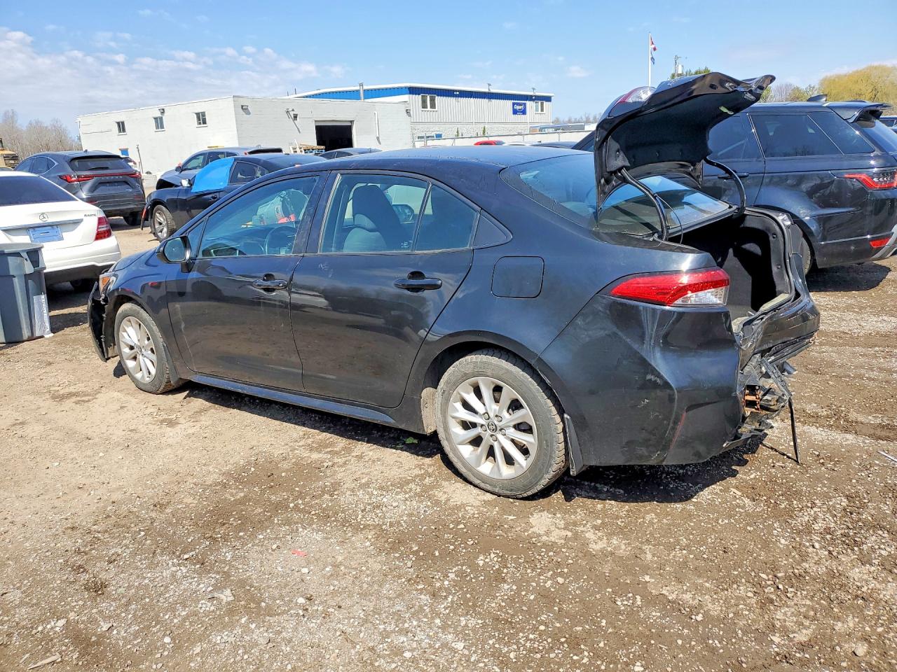 2021 TOYOTA COROLLA LE photo 3