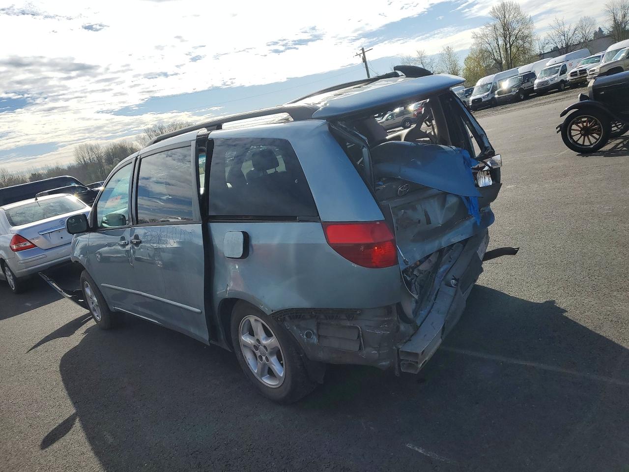 2004 TOYOTA SIENNA LE 7 PASSENGER photo 3