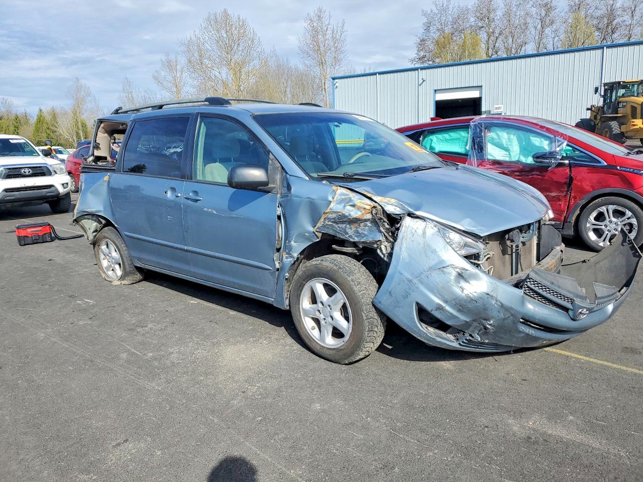 2004 TOYOTA SIENNA LE 7 PASSENGER photo 7