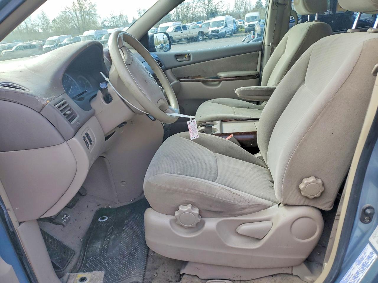 2004 TOYOTA SIENNA LE 7 PASSENGER photo 13