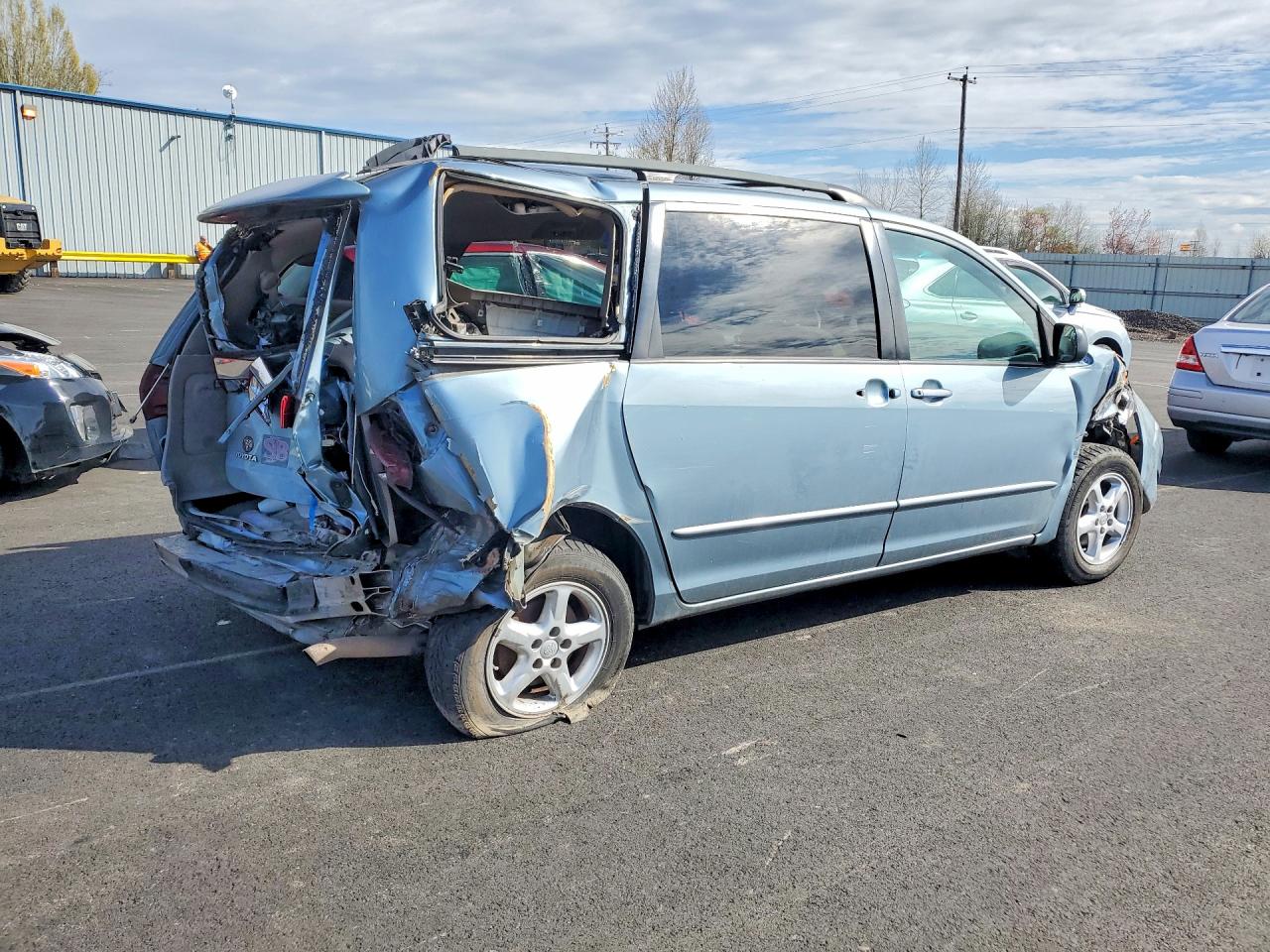 2004 TOYOTA SIENNA LE 7 PASSENGER photo 5