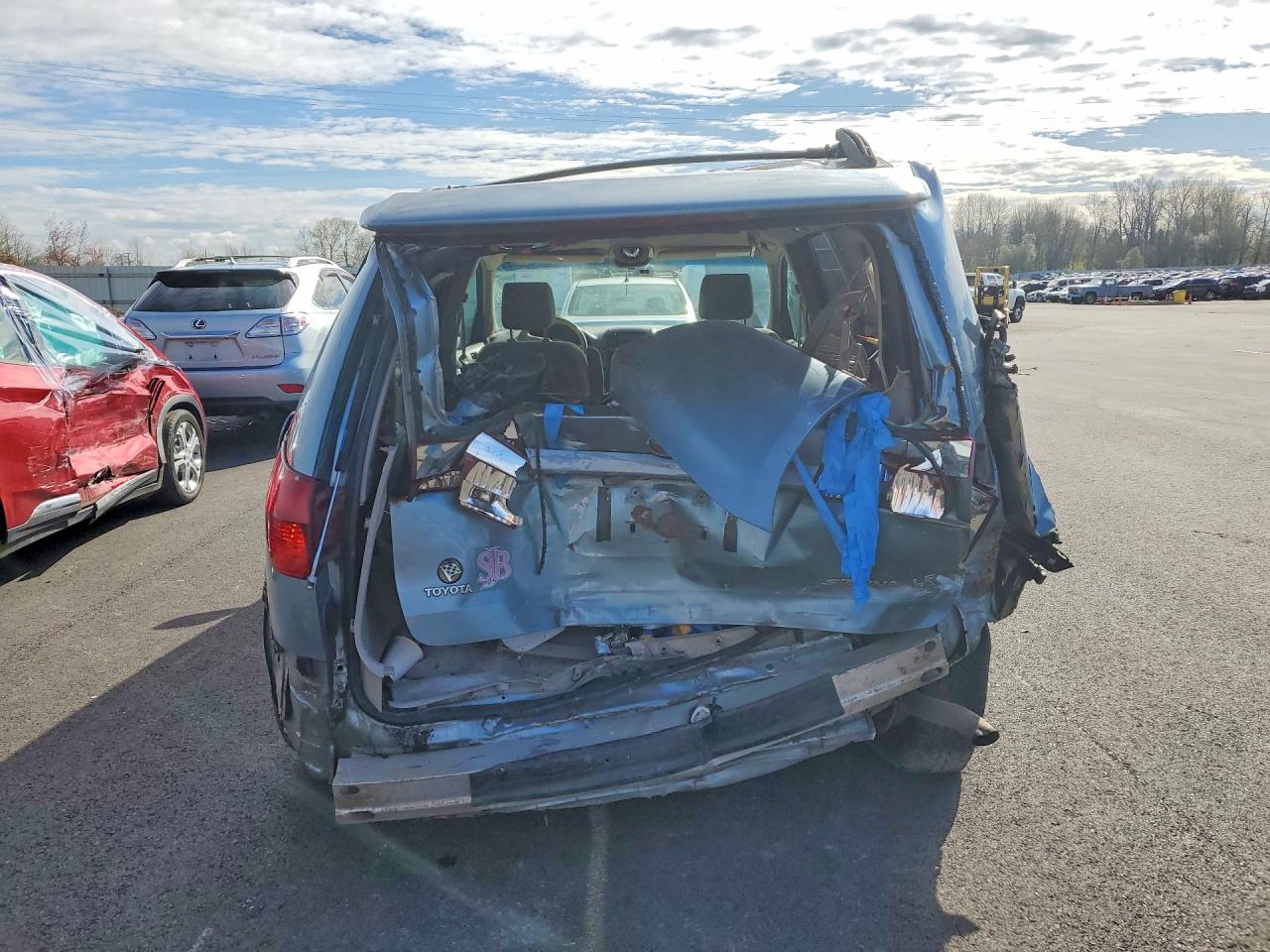 2004 TOYOTA SIENNA LE 7 PASSENGER photo 11