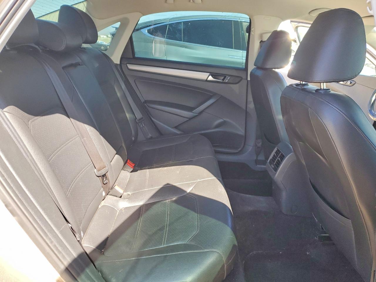 2015 VOLKSWAGEN PASSAT SE photo 19