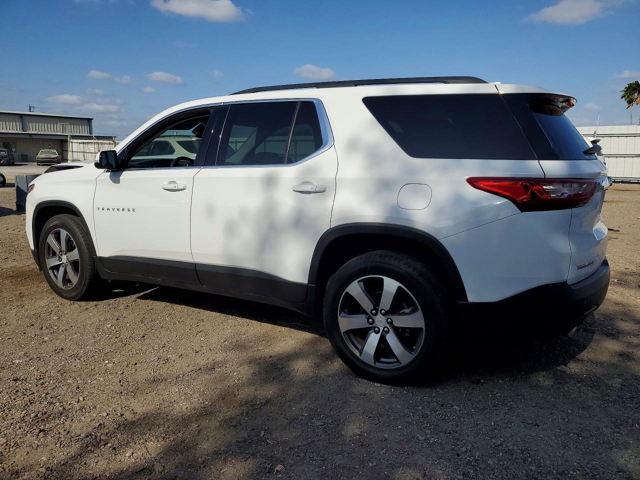 2020 CHEVROLET TRAVERSE LT photo 3