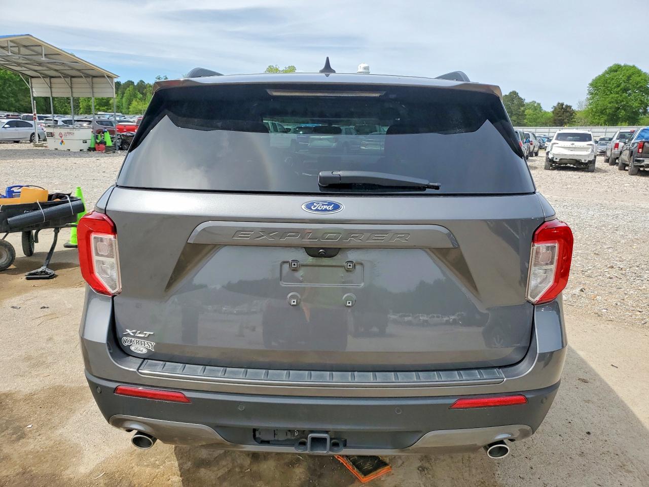 2023 FORD EXPLORER XLT photo 11