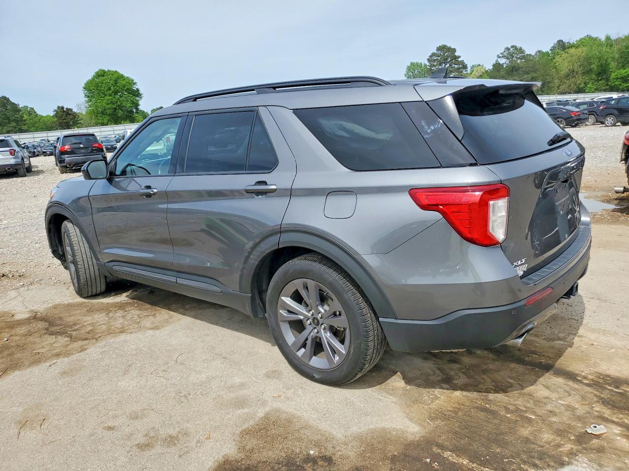 2023 FORD EXPLORER XLT photo 3