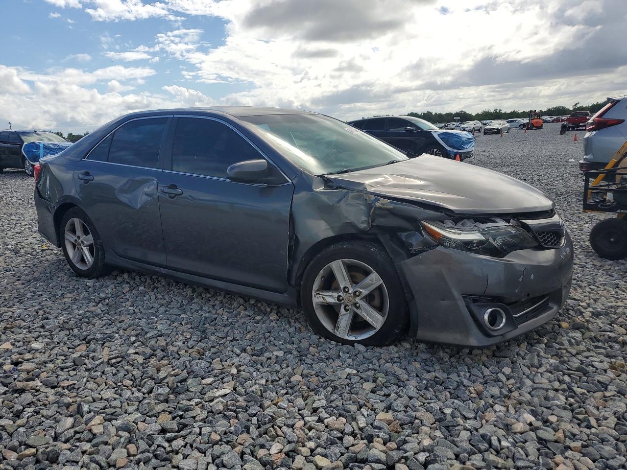2013 TOYOTA CAMRY SE photo 7