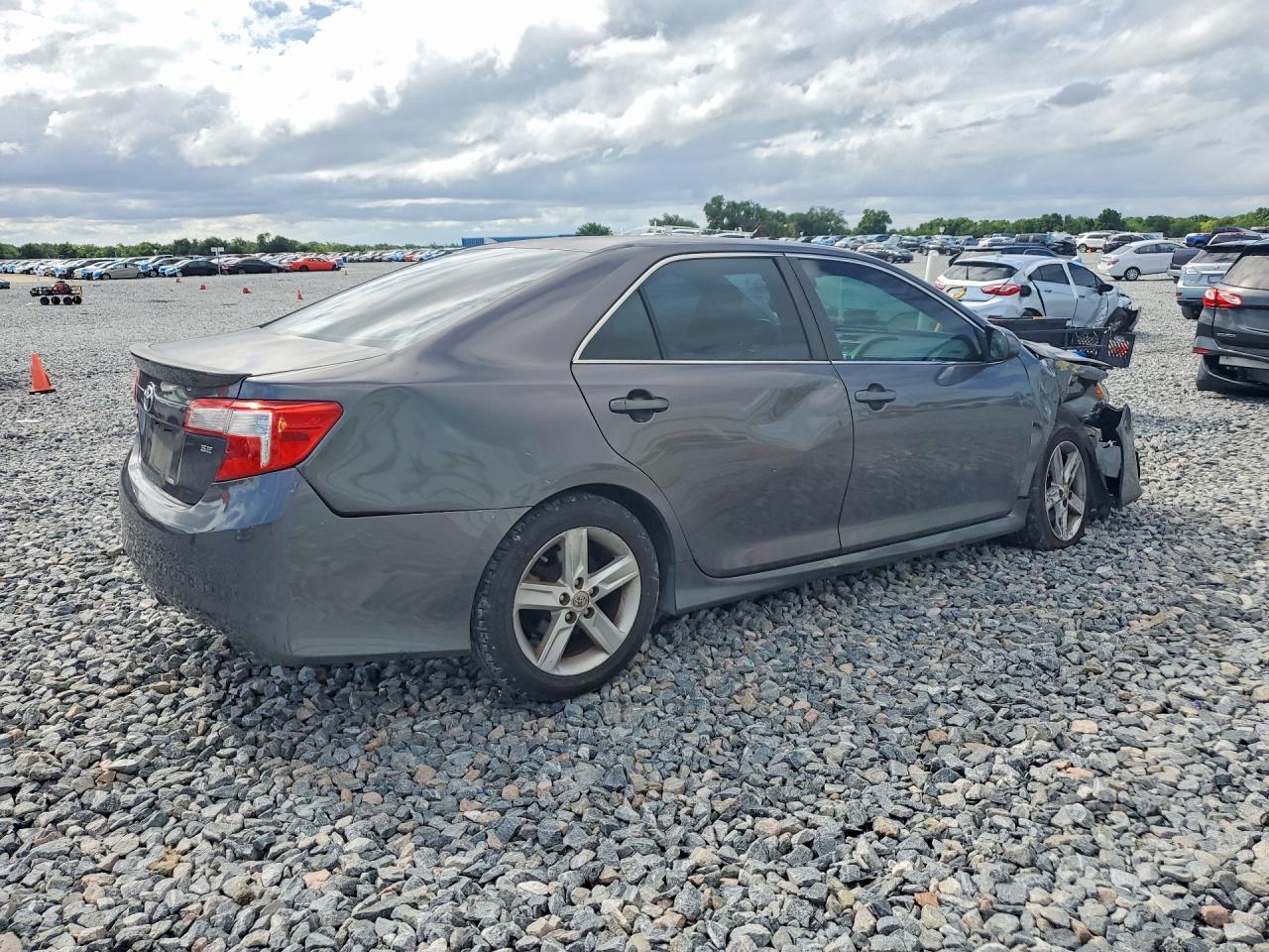 2013 TOYOTA CAMRY SE photo 5