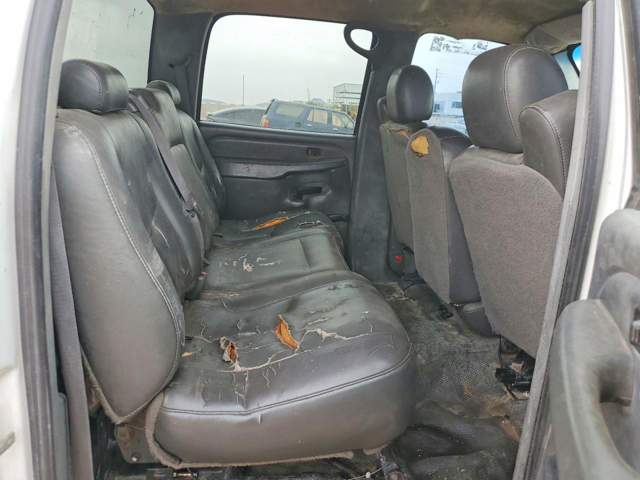 2004 CHEVROLET SILVERADO C2500 HEAVY DUTY photo 28