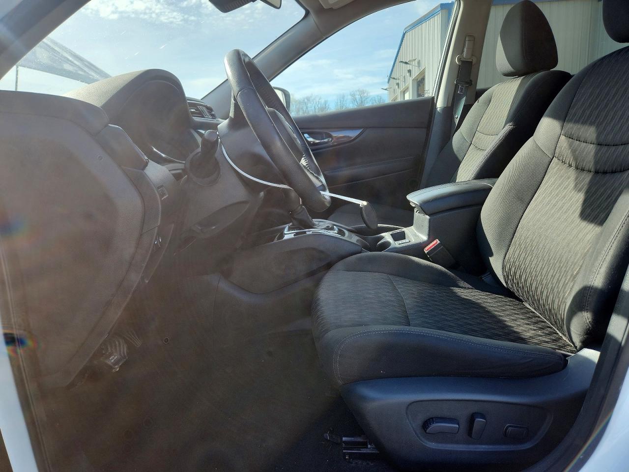 2019 NISSAN ROGUE SV photo 13